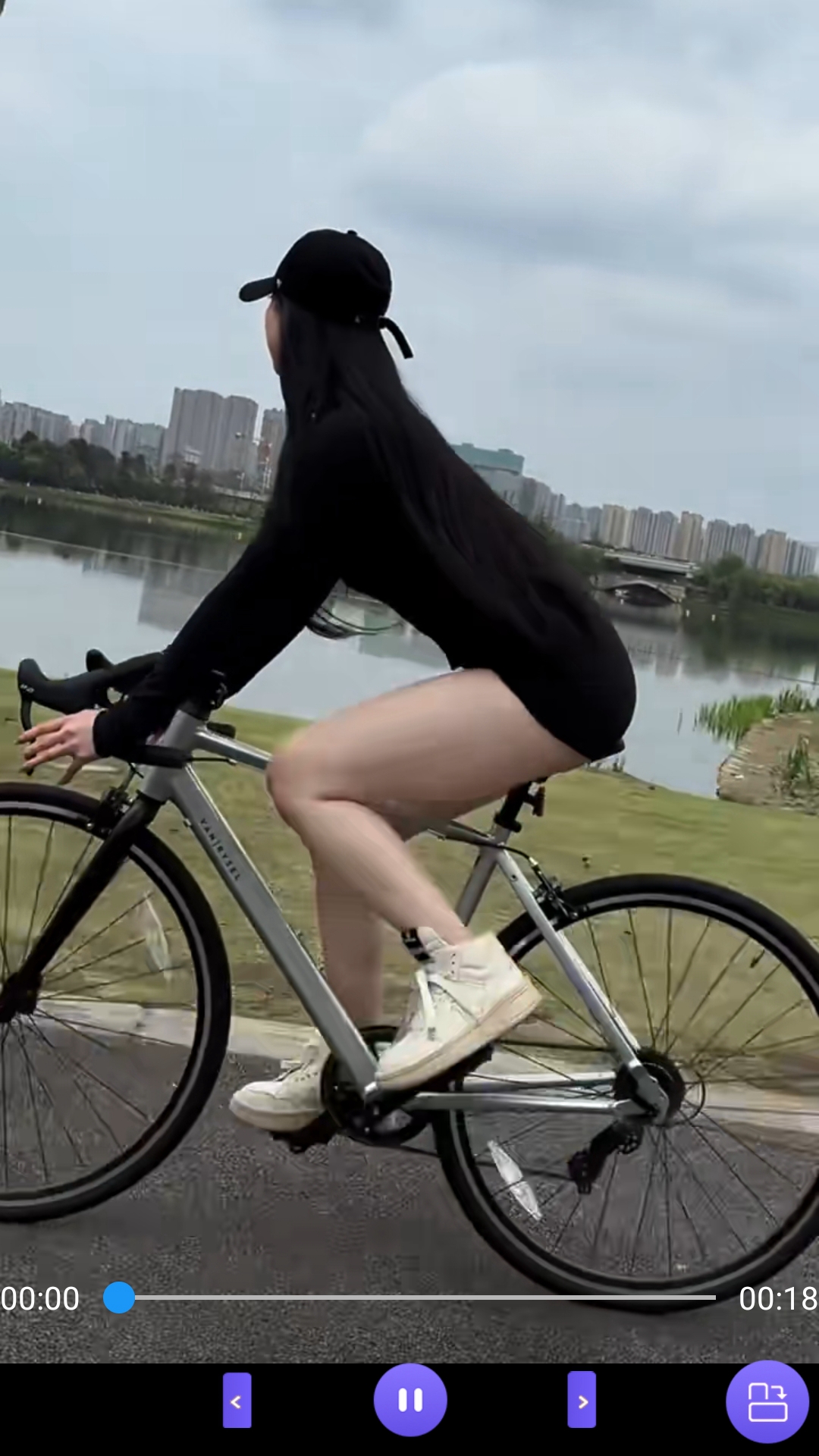 有人要买我穿过的袜子什么意思截图